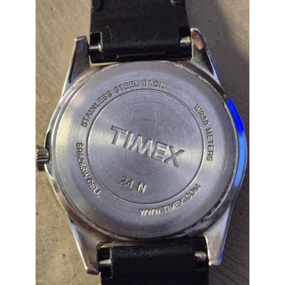 Timex Ladies Watch White Dial Silver Trim New Battery New Band Vintage - Picture 9 of 10